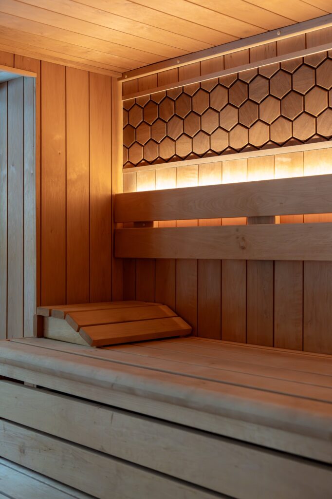 Sauna in het wellnesscentrum, de saunabank